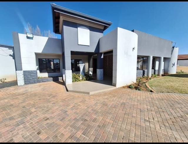 4 BEDROOM HOUSE FOR SALE IN FLAMWOOD